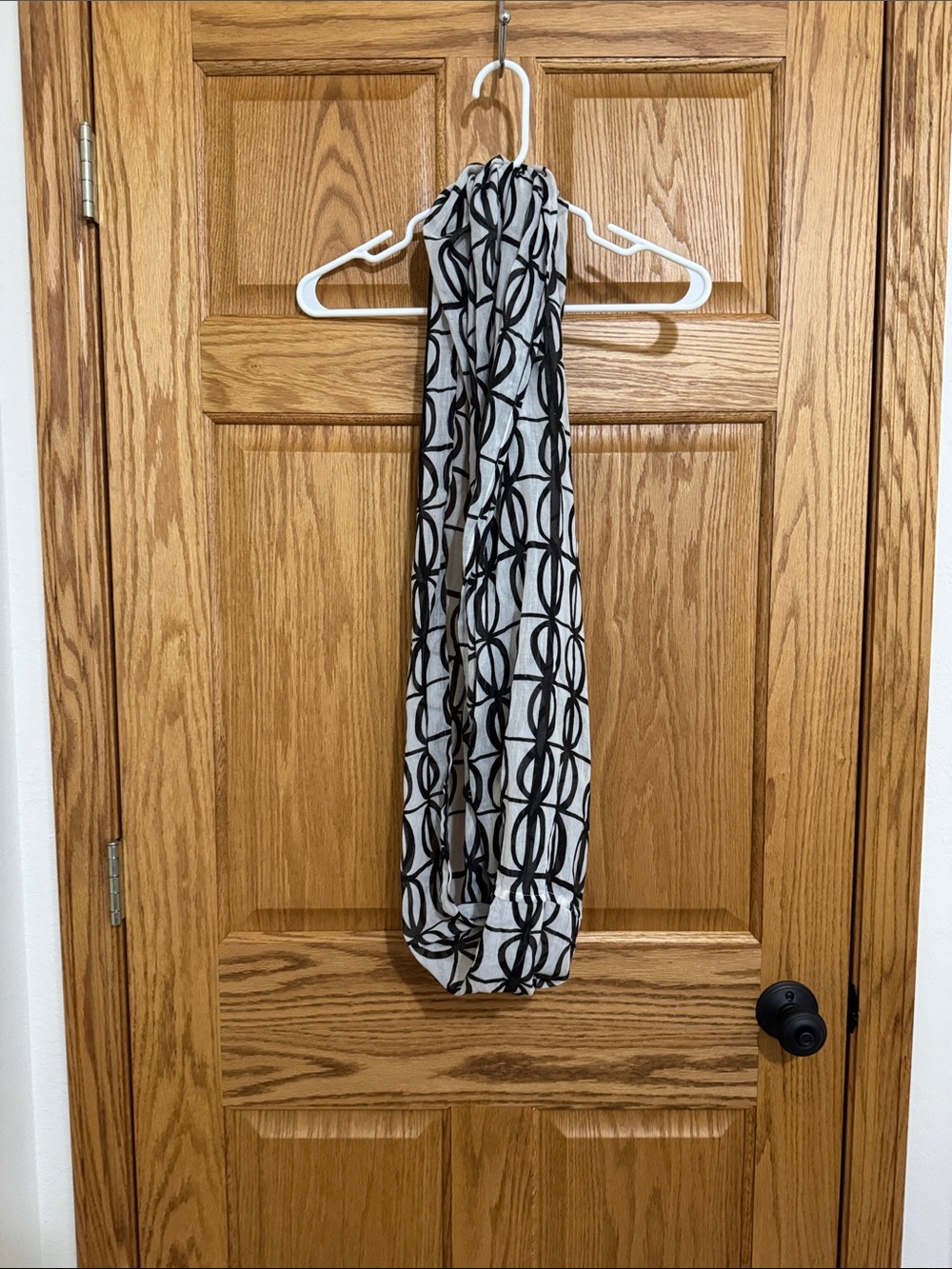 Black & White Geometric Infinity Scarf
